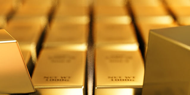 Gold edges down ahead of Fed decision
