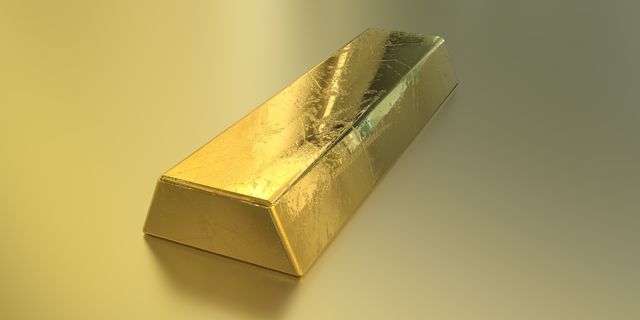 Gold sinks on day