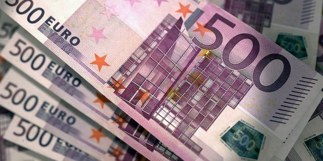 The euro has risen above the 100-day MA on the comments by Mario Draghi
