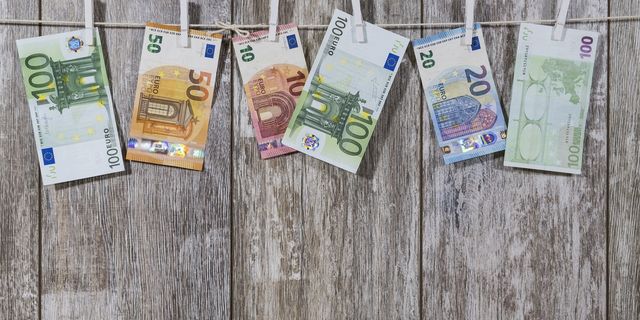 The market is awaiting the ECB statement