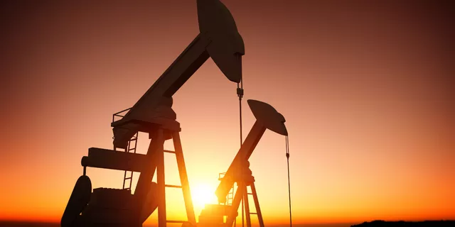 OIL: three reasons to sell