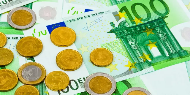 EUR/USD: lower 